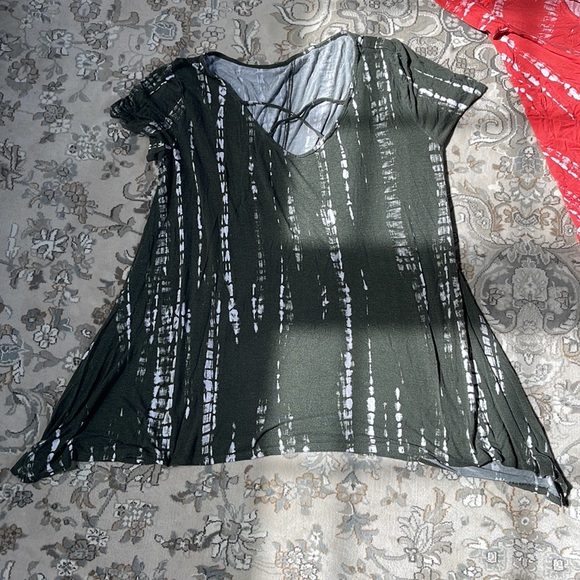 PACK OF 2 JCPENNEY V-Neck Crossover Tops Size XL - Picture 2 of 5